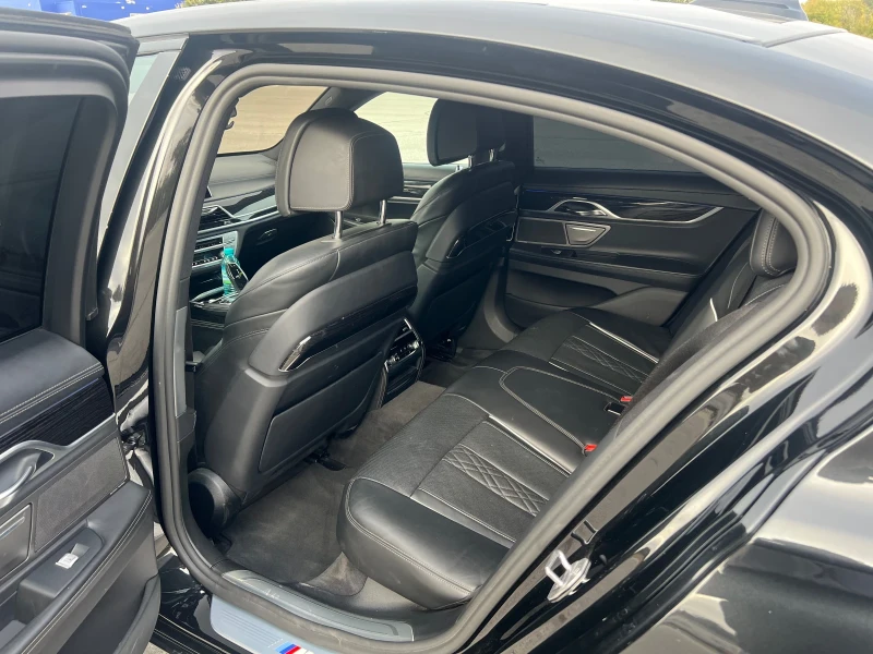 BMW 750 Xdrive/MSport/LaserLight/CarboneCore/БАРТЕР/ЛИЗИНГ, снимка 14 - Автомобили и джипове - 52473330