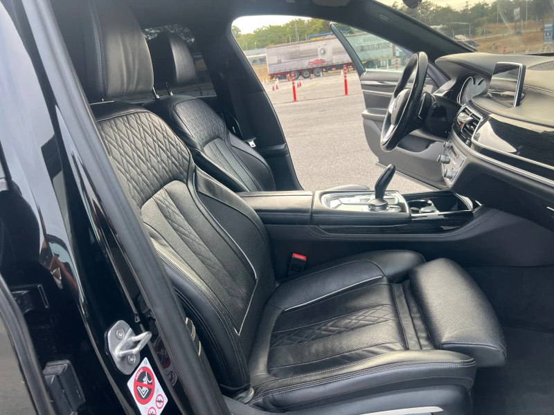 BMW 750 Xdrive/MSport/LaserLight/CarboneCore/БАРТЕР/ЛИЗИНГ, снимка 10 - Автомобили и джипове - 52473330