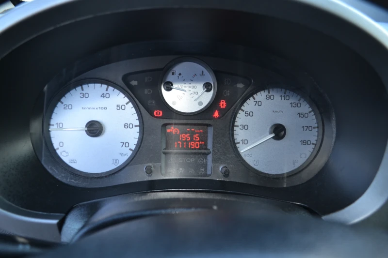 Peugeot Partner 1.6HDI-171000K.M, снимка 11 - Автомобили и джипове - 52063309