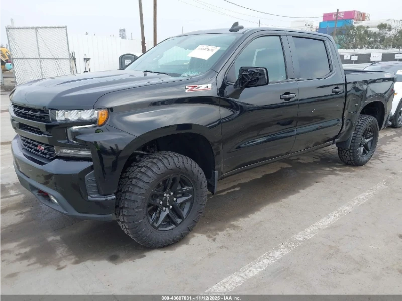 Chevrolet Silverado 1500 4WD SHORT BED LT TRAIL BOSS, снимка 2 - Автомобили и джипове - 52961651