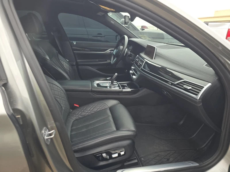 BMW 750 i xDrive M SPORT LINE, снимка 8 - Автомобили и джипове - 53339333