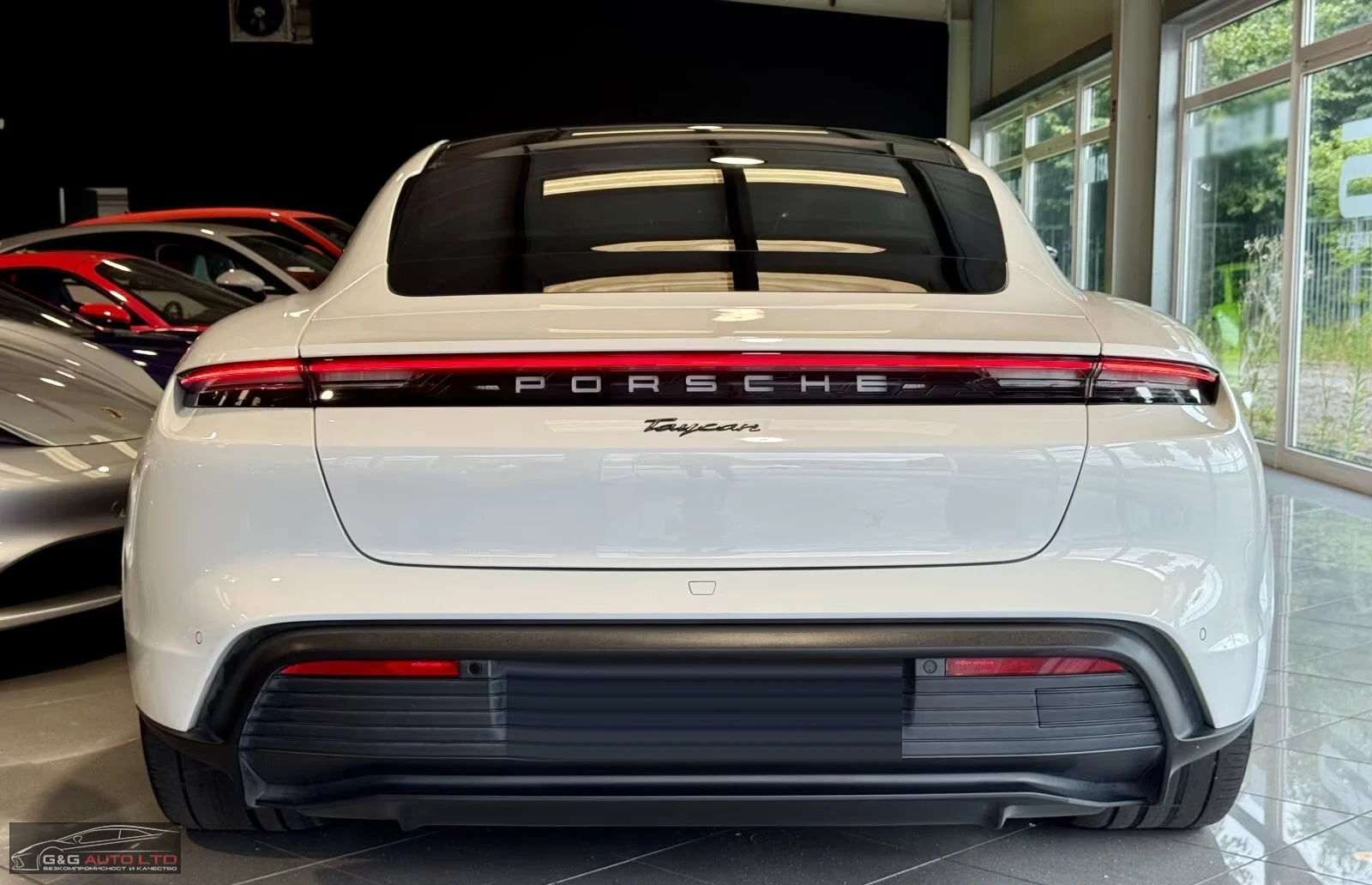 Porsche Taycan PLUS-PERFORMANCE/476HP/20/PANO/AMBI/KLESS/682v - изображение 7