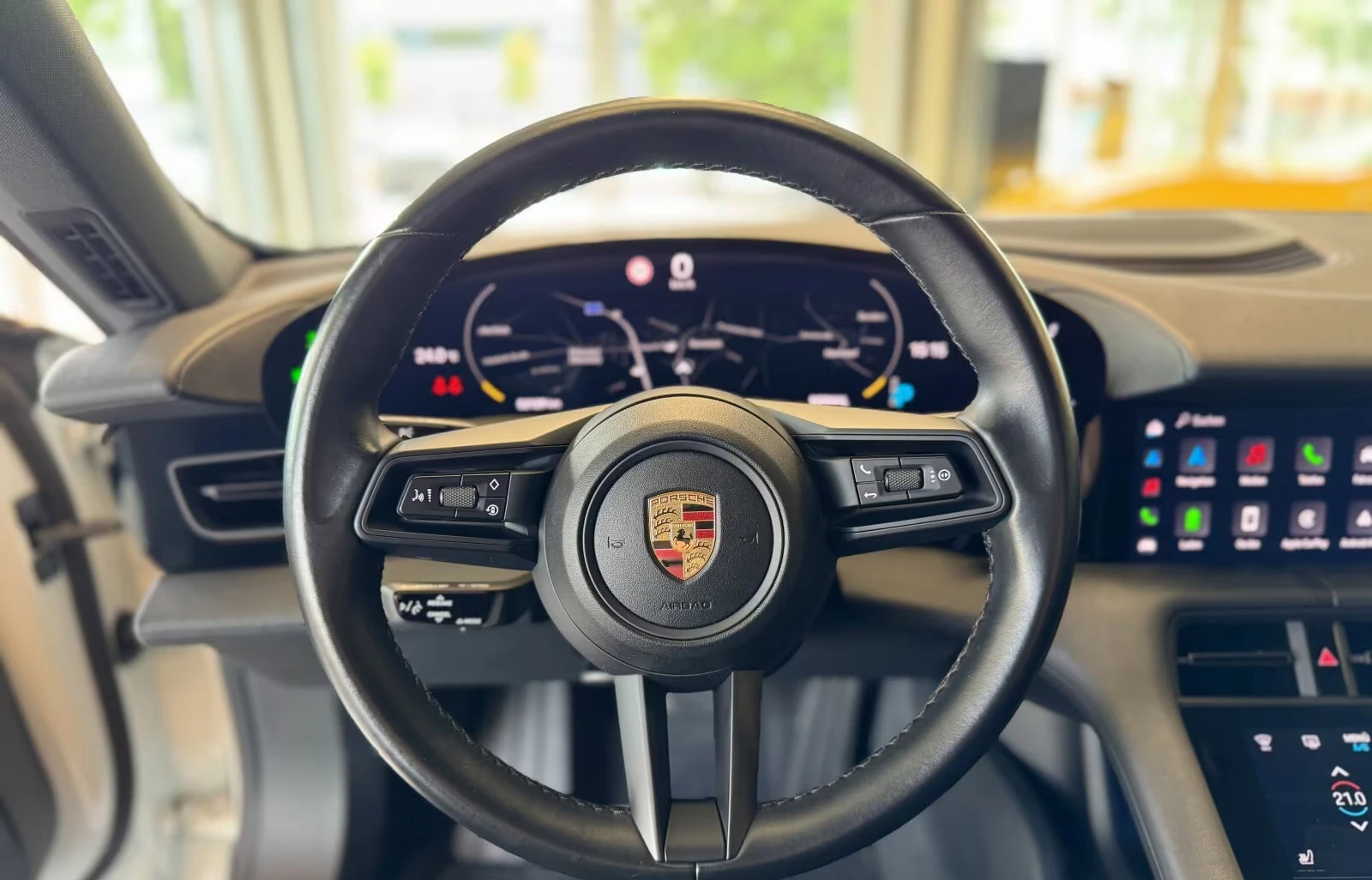 Porsche Taycan PLUS-PERFORMANCE/476HP/20/PANO/AMBI/KLESS/682v - изображение 8