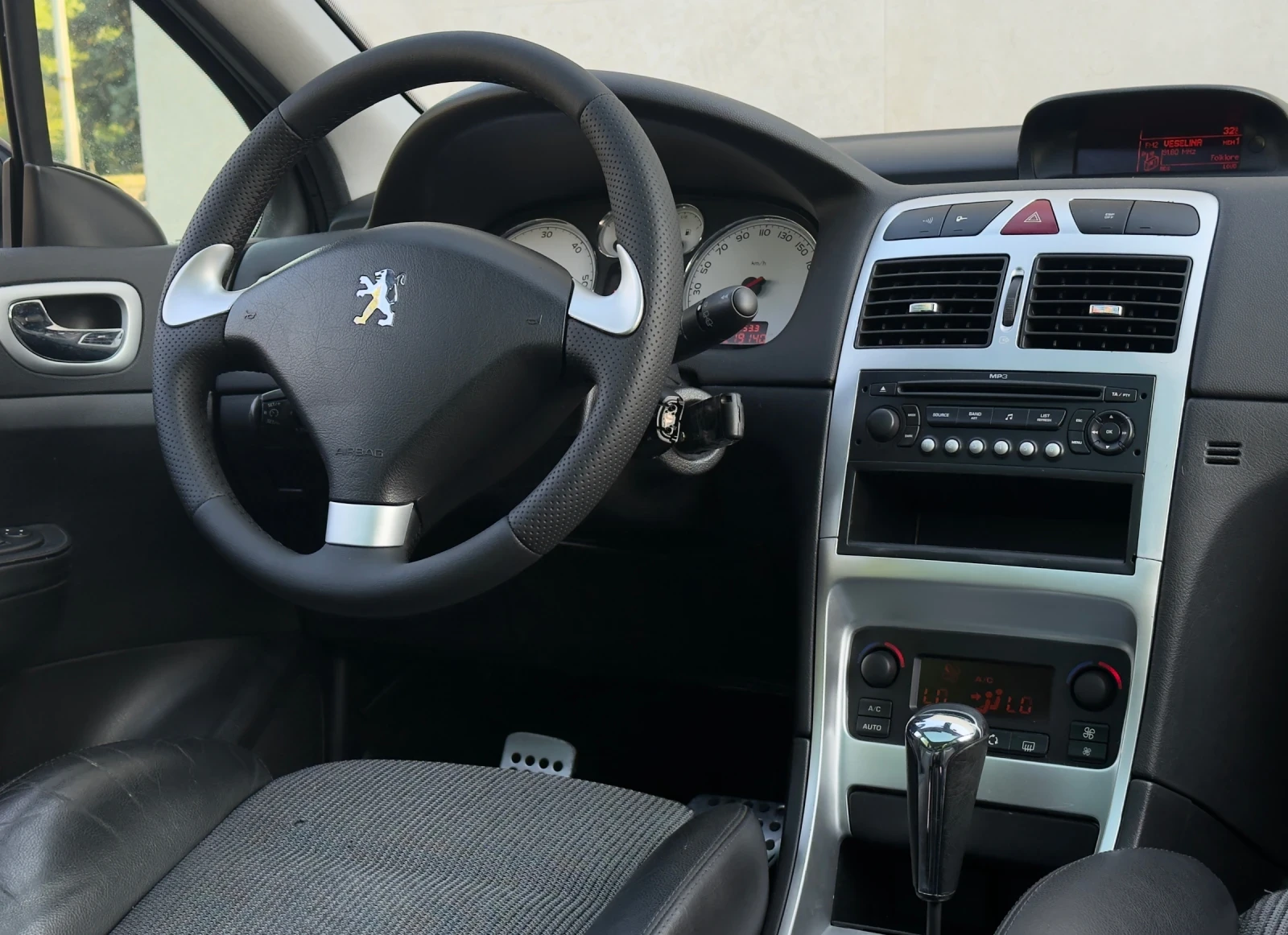 Peugeot 307 2.0HDi AVTOMAT/PANORAMA, снимка 12 - Автомобили и джипове - 51911857