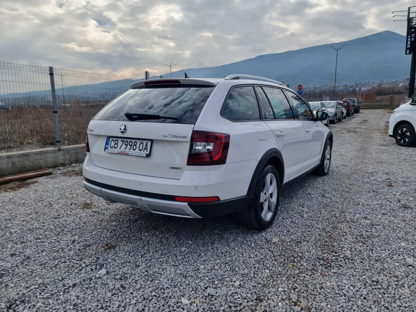 Skoda Octavia 2.0TDI SCOUT 4X4 АВТОМАТИК 184к.с. - изображение 3