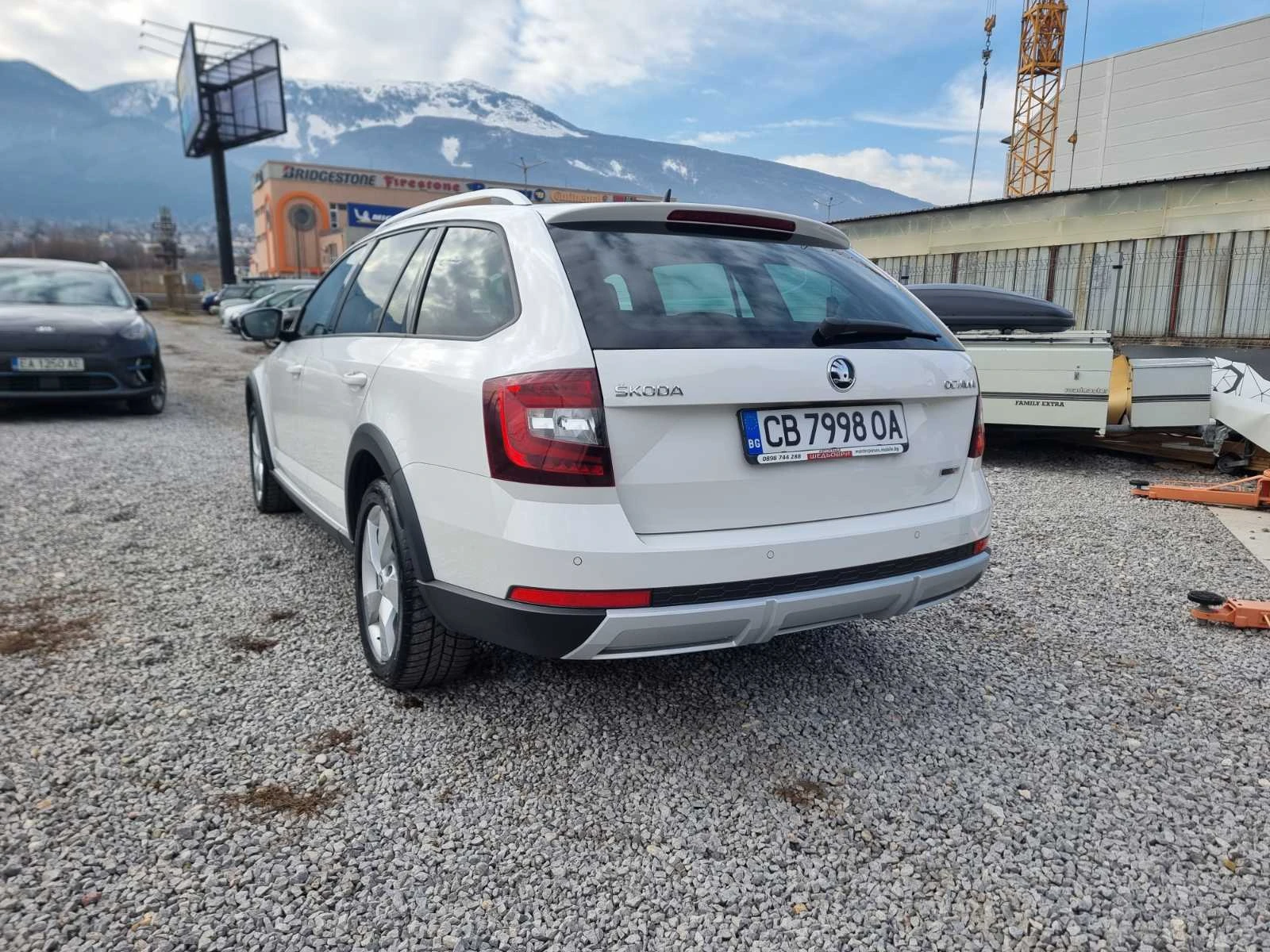 Skoda Octavia 2.0TDI SCOUT 4X4 АВТОМАТИК 184к.с. - изображение 2