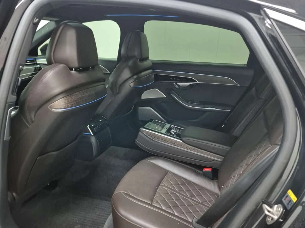 Audi A8 L 55 TFSI /Дистроник/Обдух/Пано/Амбиент/2 ключа, снимка 12 - Автомобили и джипове - 53880265