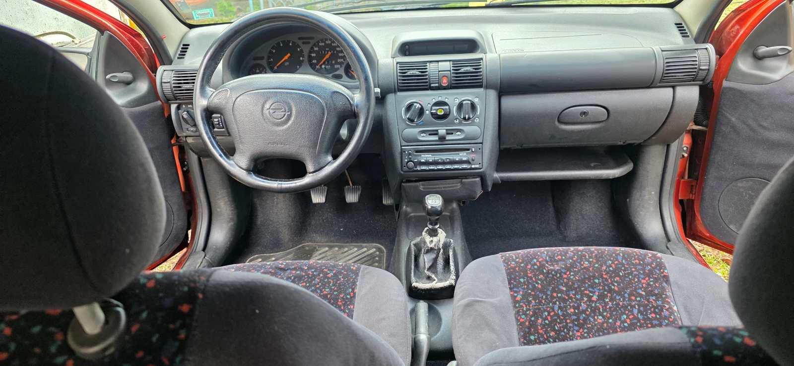 Opel Tigra 1.4i 16V, снимка 11 - Автомобили и джипове - 54168295