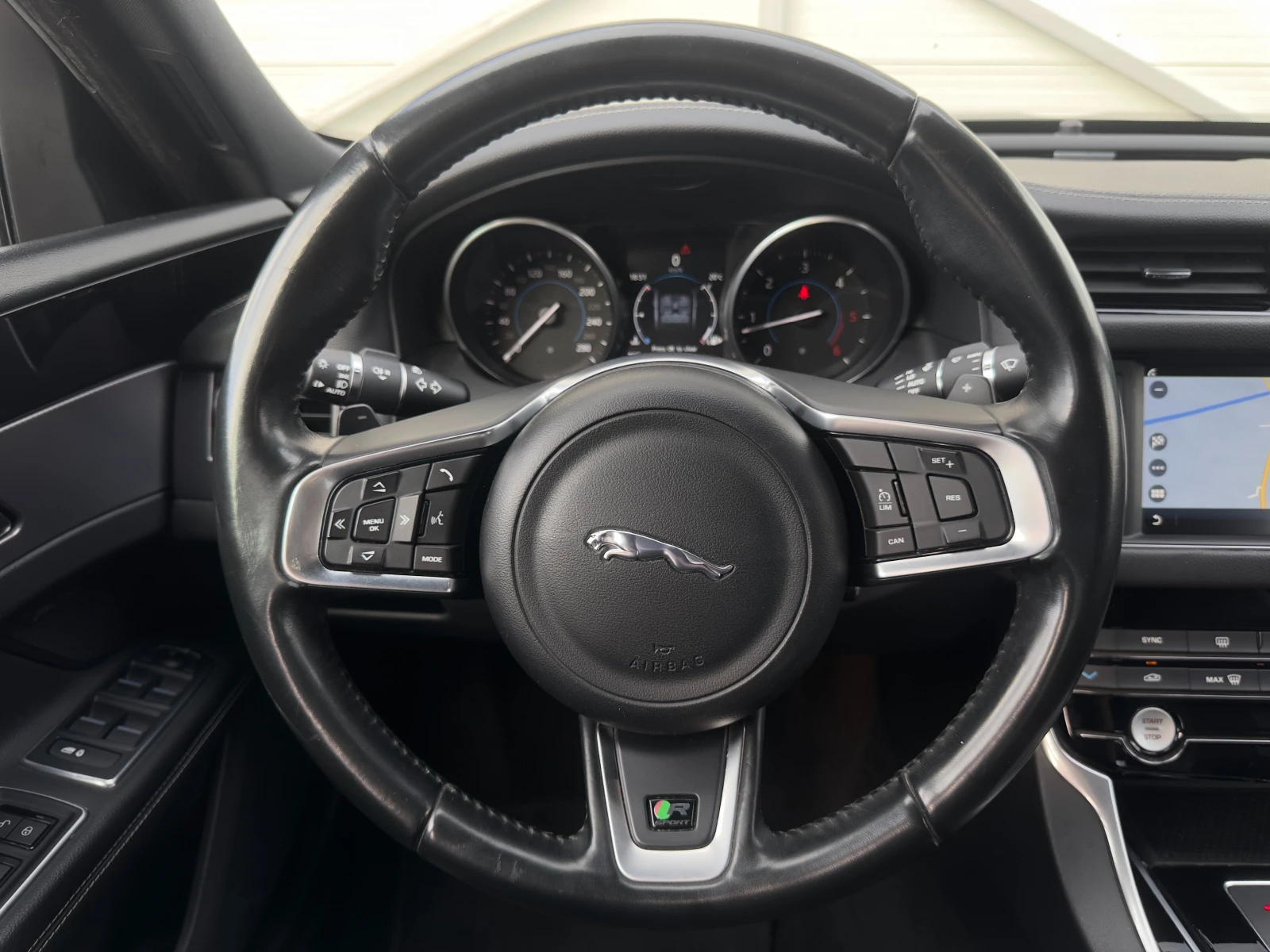 Jaguar Xf 3.0D R-sport/300к.с./Навигация/Камера/Лизинг, снимка 11 - Автомобили и джипове - 55015002