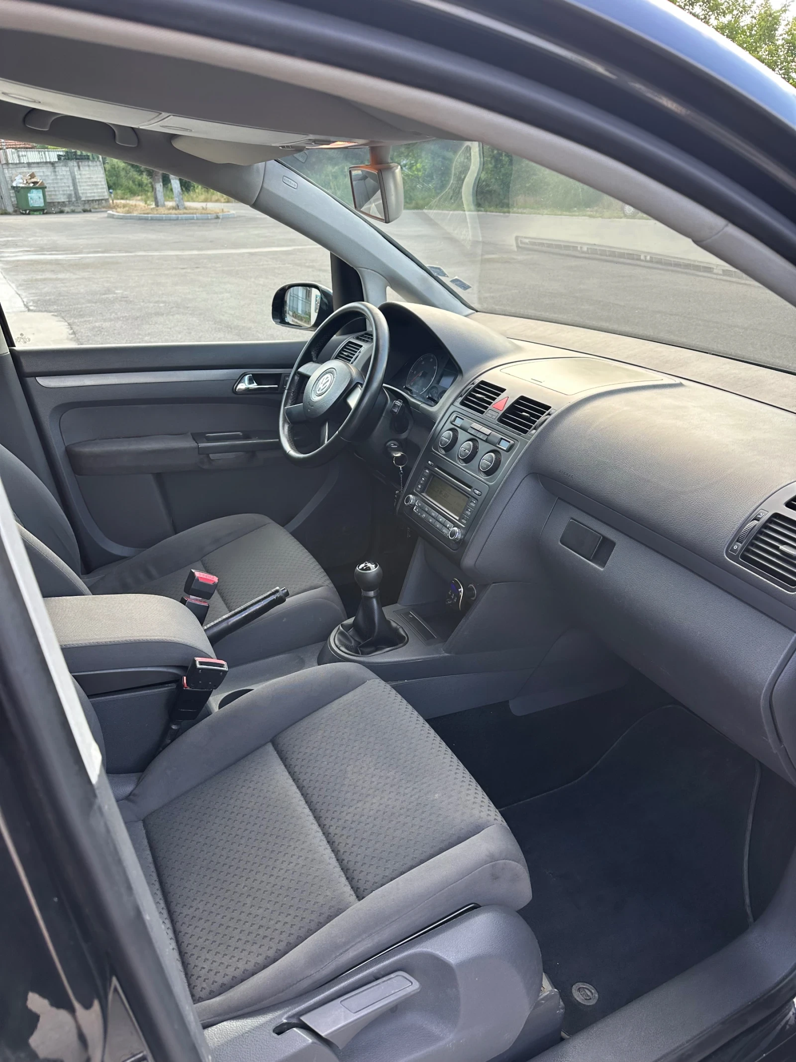 VW Touran BKC 6скорости, снимка 10 - Автомобили и джипове - 55179349