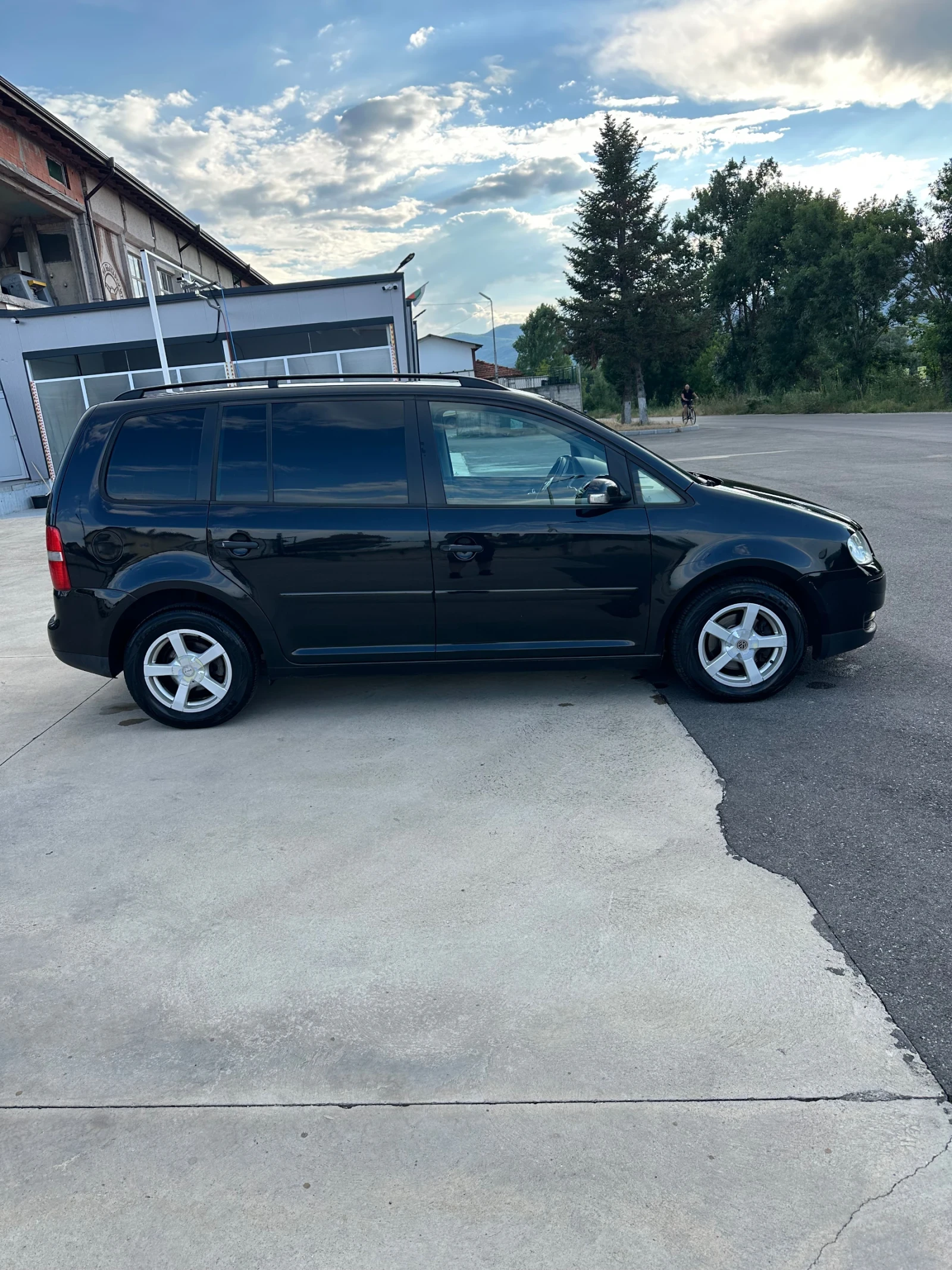 VW Touran BKC 6скорости, снимка 6 - Автомобили и джипове - 55179349