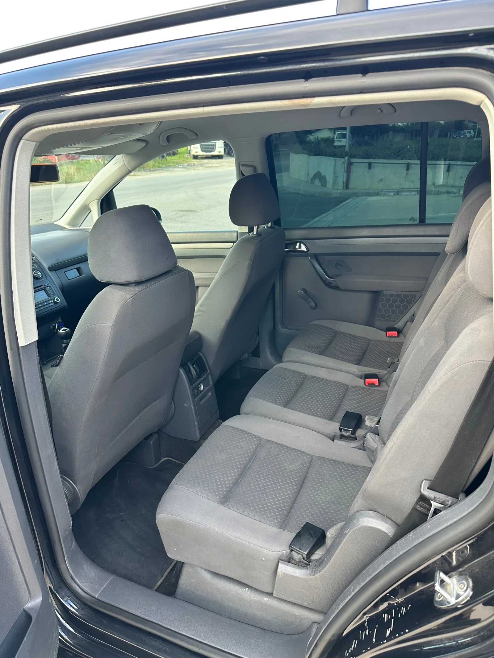 VW Touran BKC 6скорости, снимка 11 - Автомобили и джипове - 55179349