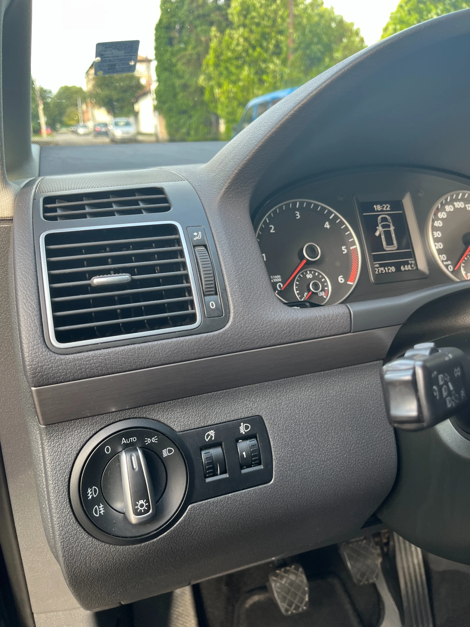 VW Touran, снимка 4 - Автомобили и джипове - 55225461