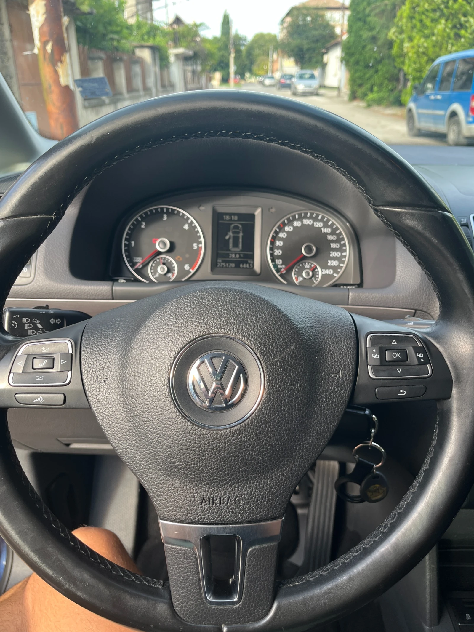 VW Touran, снимка 5 - Автомобили и джипове - 55225461