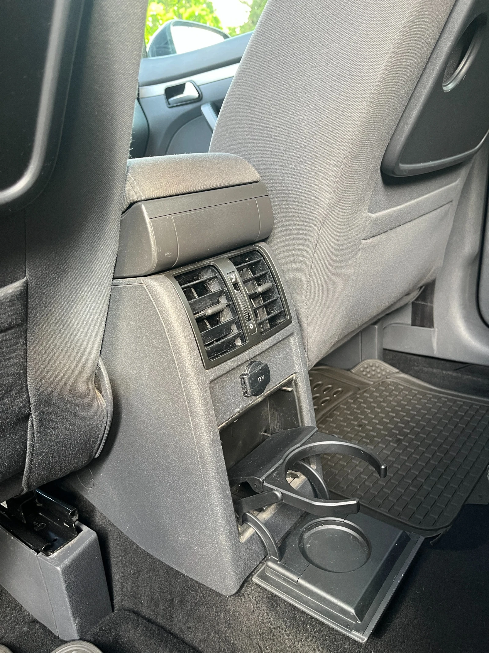 VW Touran, снимка 15 - Автомобили и джипове - 55225461