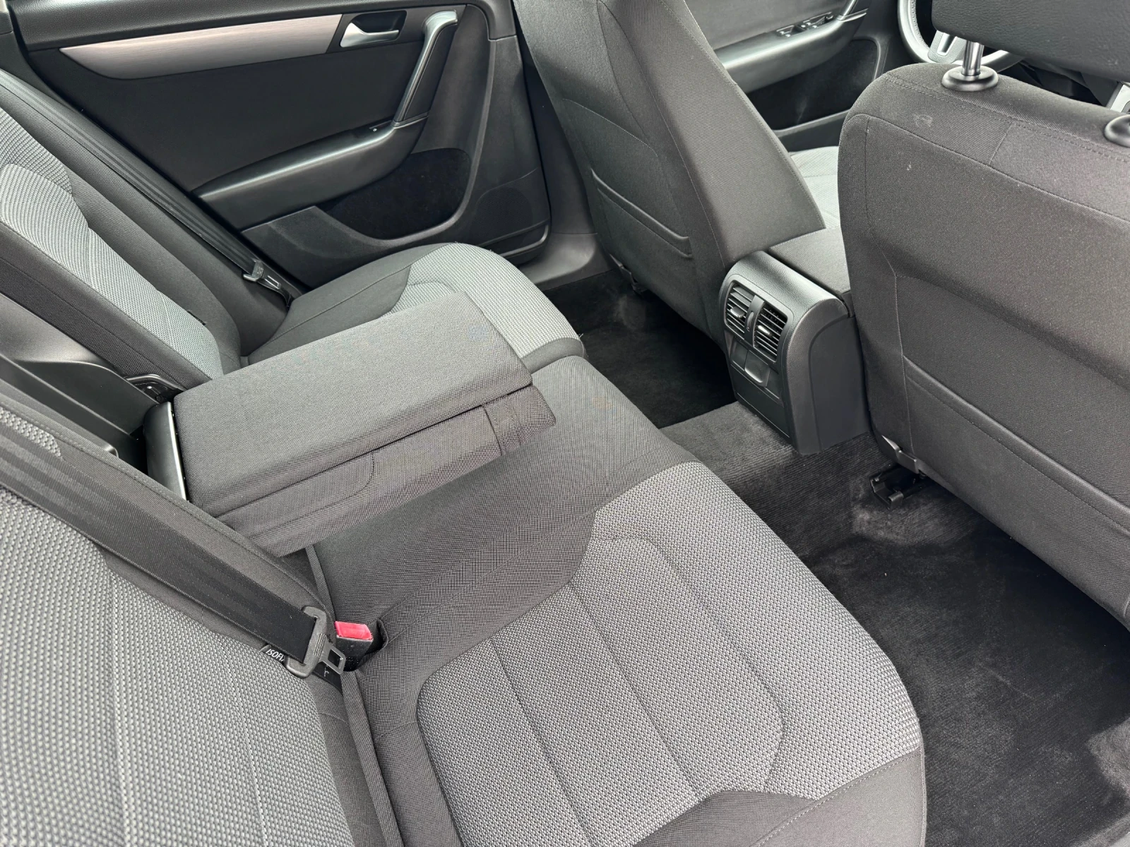 VW Passat 2.0TDi 140ps, снимка 13 - Автомобили и джипове - 55681805