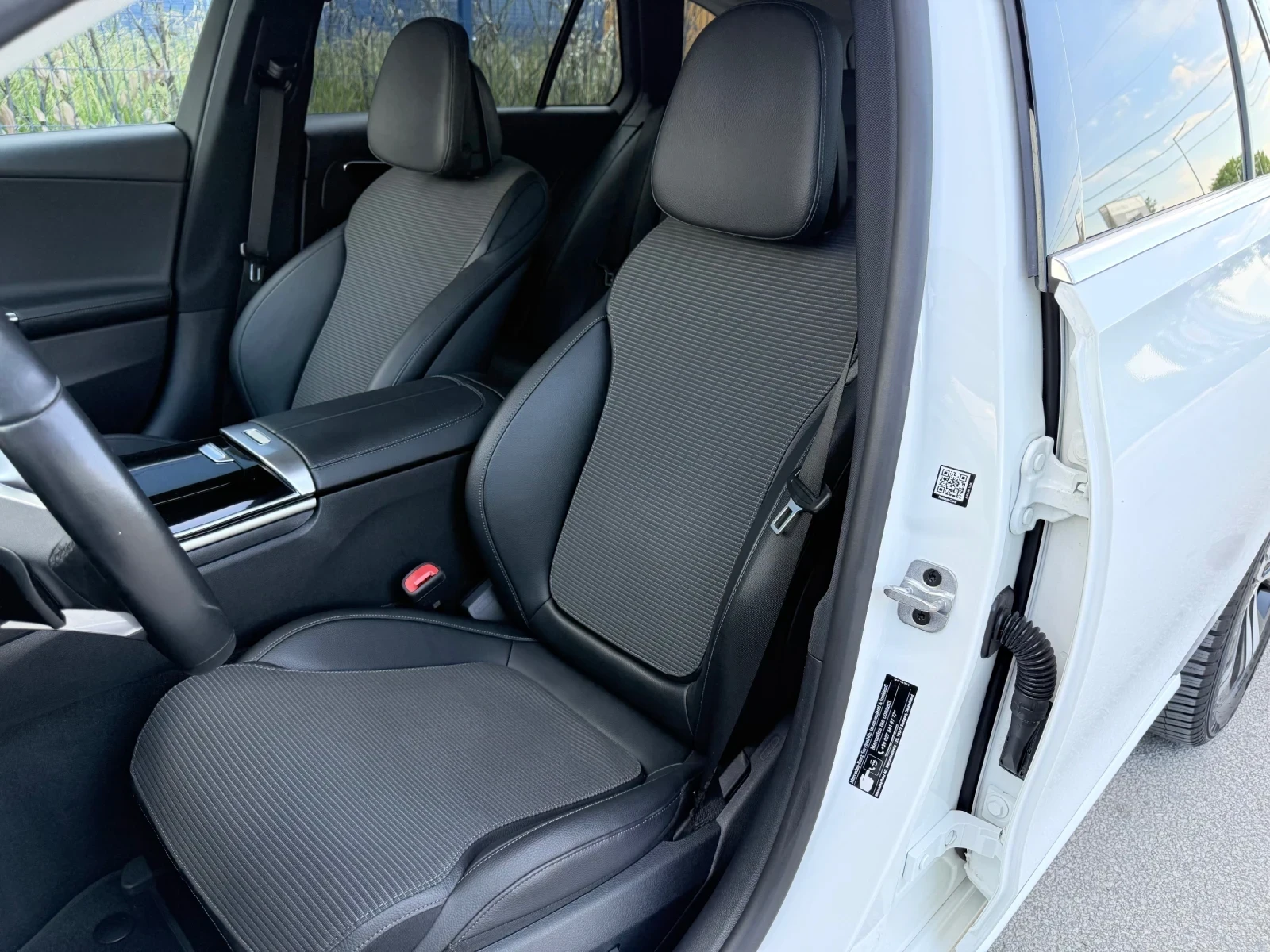 Mercedes-Benz C 200 EQPOWER/DIGITAL/9G-TRONIC/ПОДГРЕВ/КАМЕРА/FULL-LED/, снимка 7 - Автомобили и джипове - 55900542