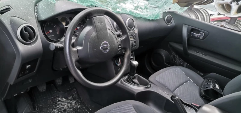 Nissan Qashqai 1.6, снимка 5 - Автомобили и джипове - 51284669