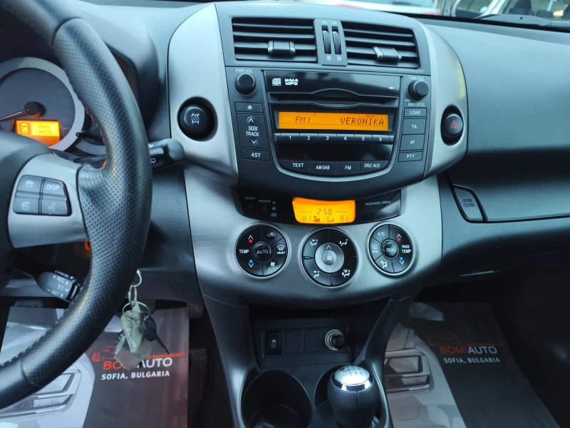 Toyota Rav4 2.2D-4D 4x4 KЛИМАТРОНИК  FACE 150k.с., снимка 9 - Автомобили и джипове - 52696840