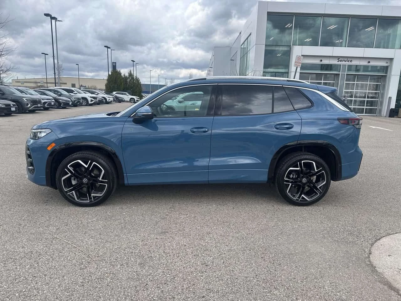 VW Tiguan 4Motion R Line HUD 360 , снимка 2 - Автомобили и джипове - 54379126