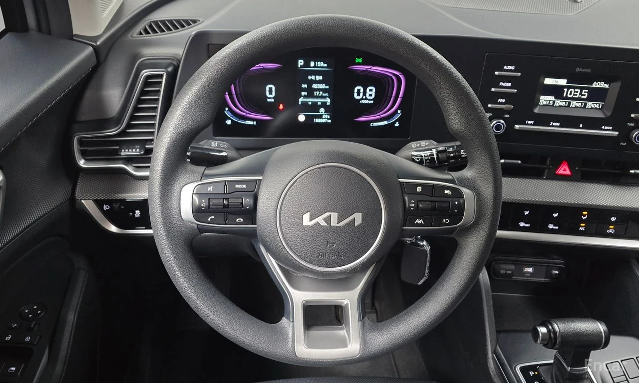 Kia Sportage 2.0D Trendy* HARMAN KARDON* ПОДГРЕВ* КАМЕРА* , снимка 9 - Автомобили и джипове - 54748881