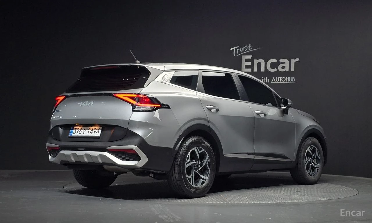 Kia Sportage 2.0D Trendy* HARMAN KARDON* ПОДГРЕВ* КАМЕРА* , снимка 3 - Автомобили и джипове - 54748881