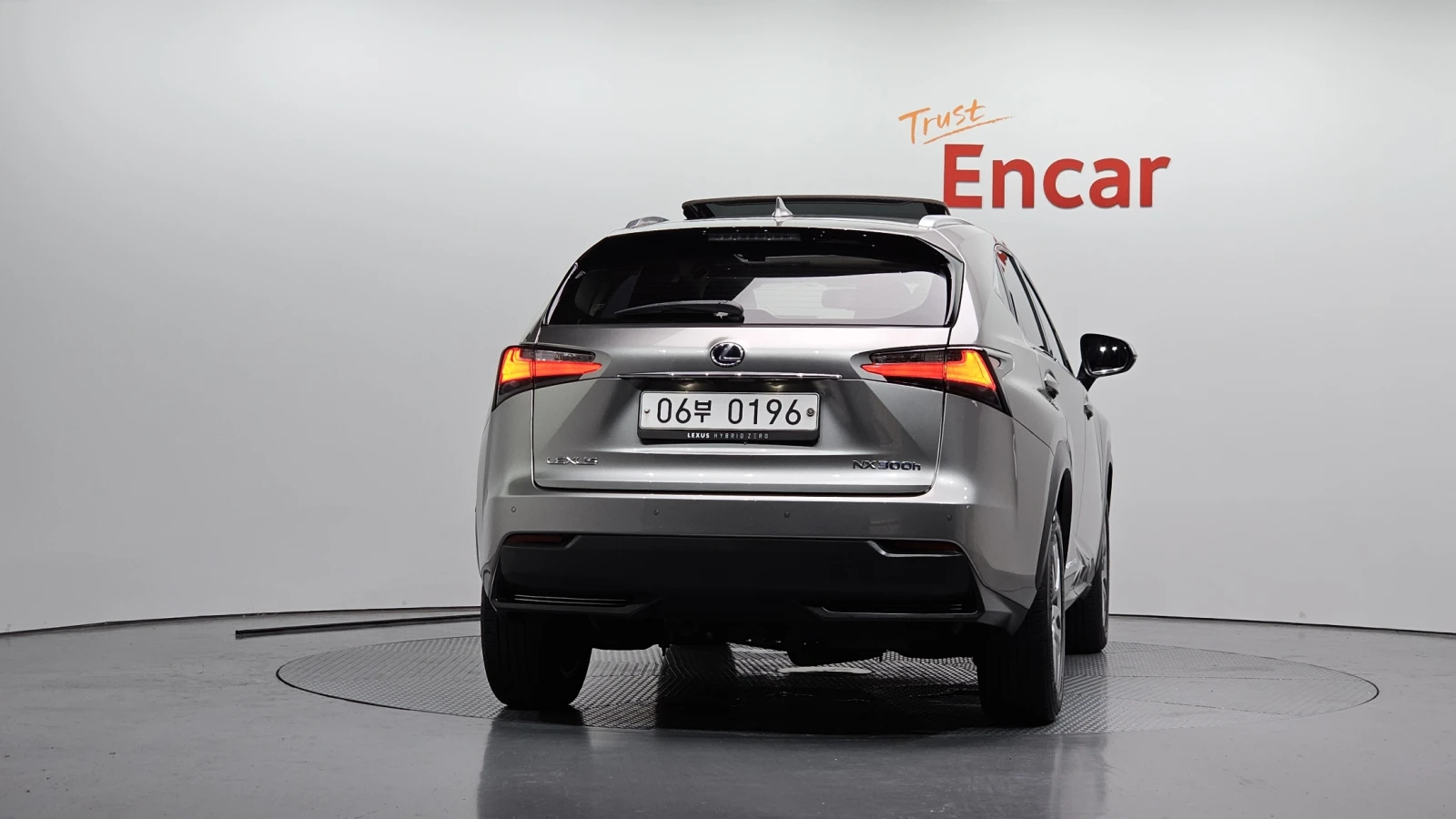 Lexus NX 300h* ПОДГРЕВ ВОЛАН* ЛЮК* КРАЙНА ЦЕНА, снимка 4 - Автомобили и джипове - 55349993
