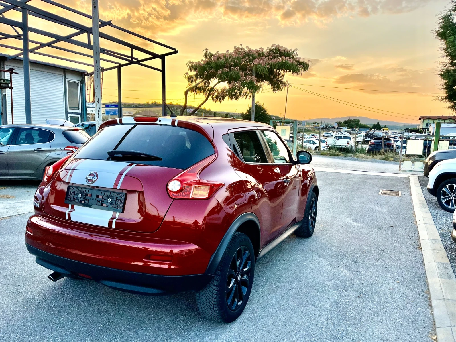Nissan Juke 1.6 DIG Turbo / Limited Edition , снимка 4 - Автомобили и джипове - 55400629