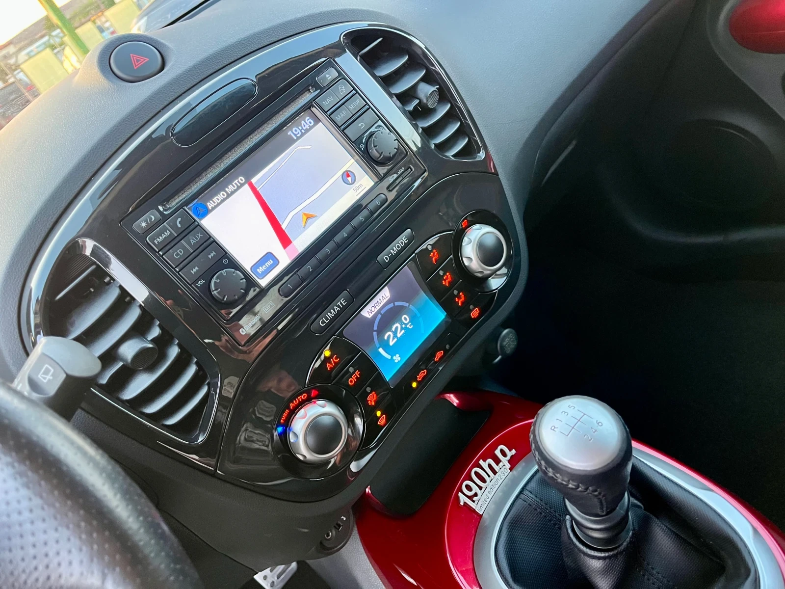 Nissan Juke 1.6 DIG Turbo / Limited Edition , снимка 11 - Автомобили и джипове - 55400629