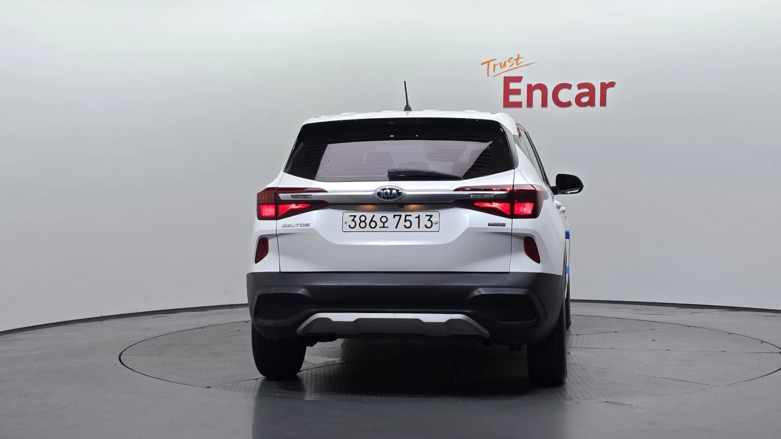 Kia Seltos 1.6T* BLIND SPOT* ПОДГРЕВ ВОЛАН* КРАЙНА ЦЕНА, снимка 4 - Автомобили и джипове - 55496118