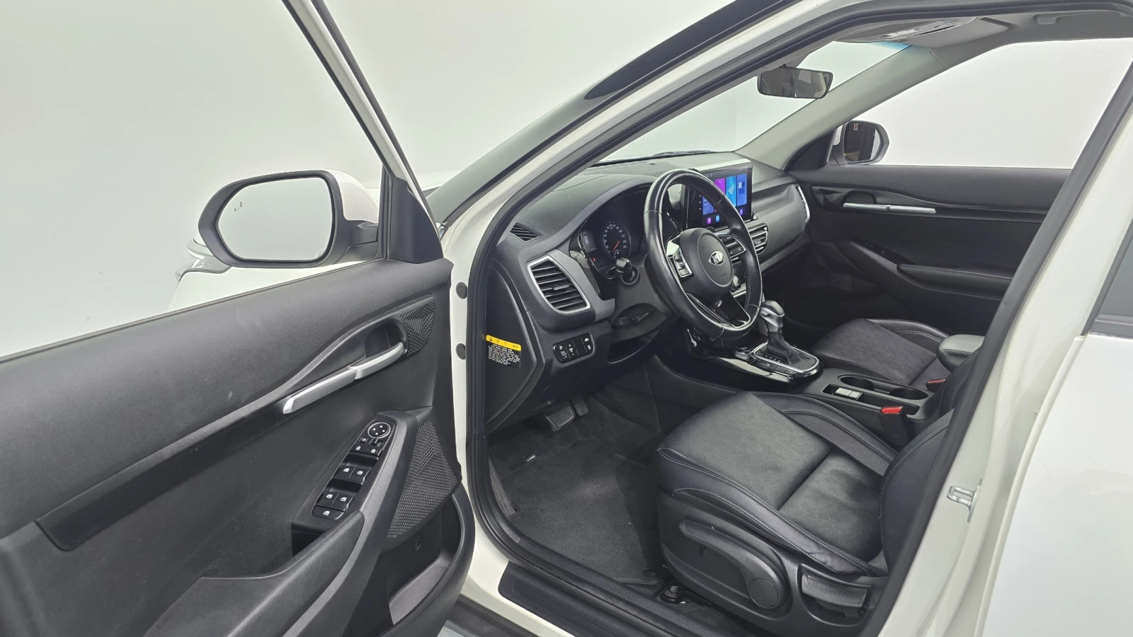 Kia Seltos 1.6T* BLIND SPOT* ПОДГРЕВ ВОЛАН* КРАЙНА ЦЕНА, снимка 10 - Автомобили и джипове - 55496118