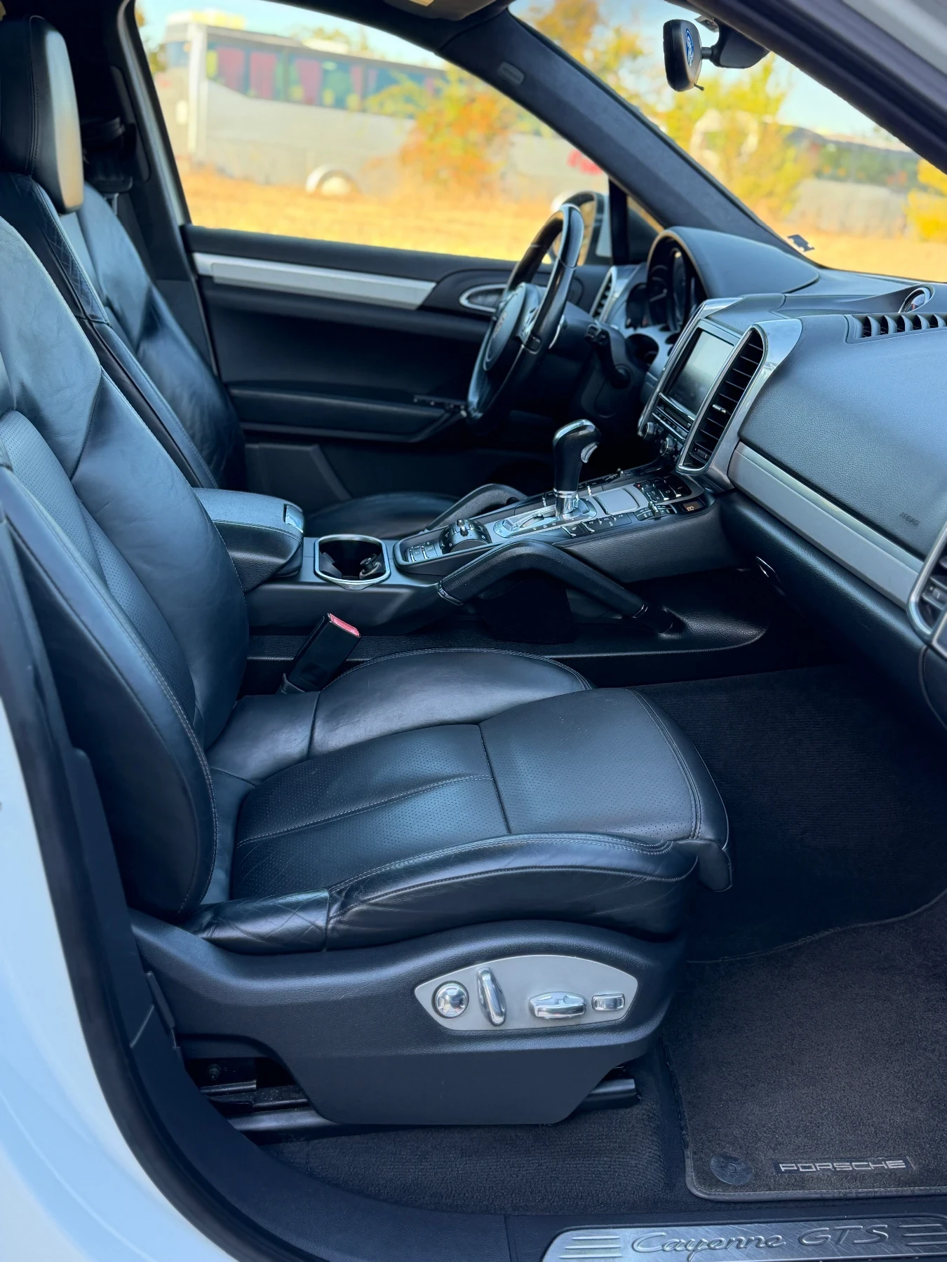 Porsche Cayenne 4.8 GTS /Chrono/Panorama/Camera/Memori/Navi/, снимка 8 - Автомобили и джипове - 56341215