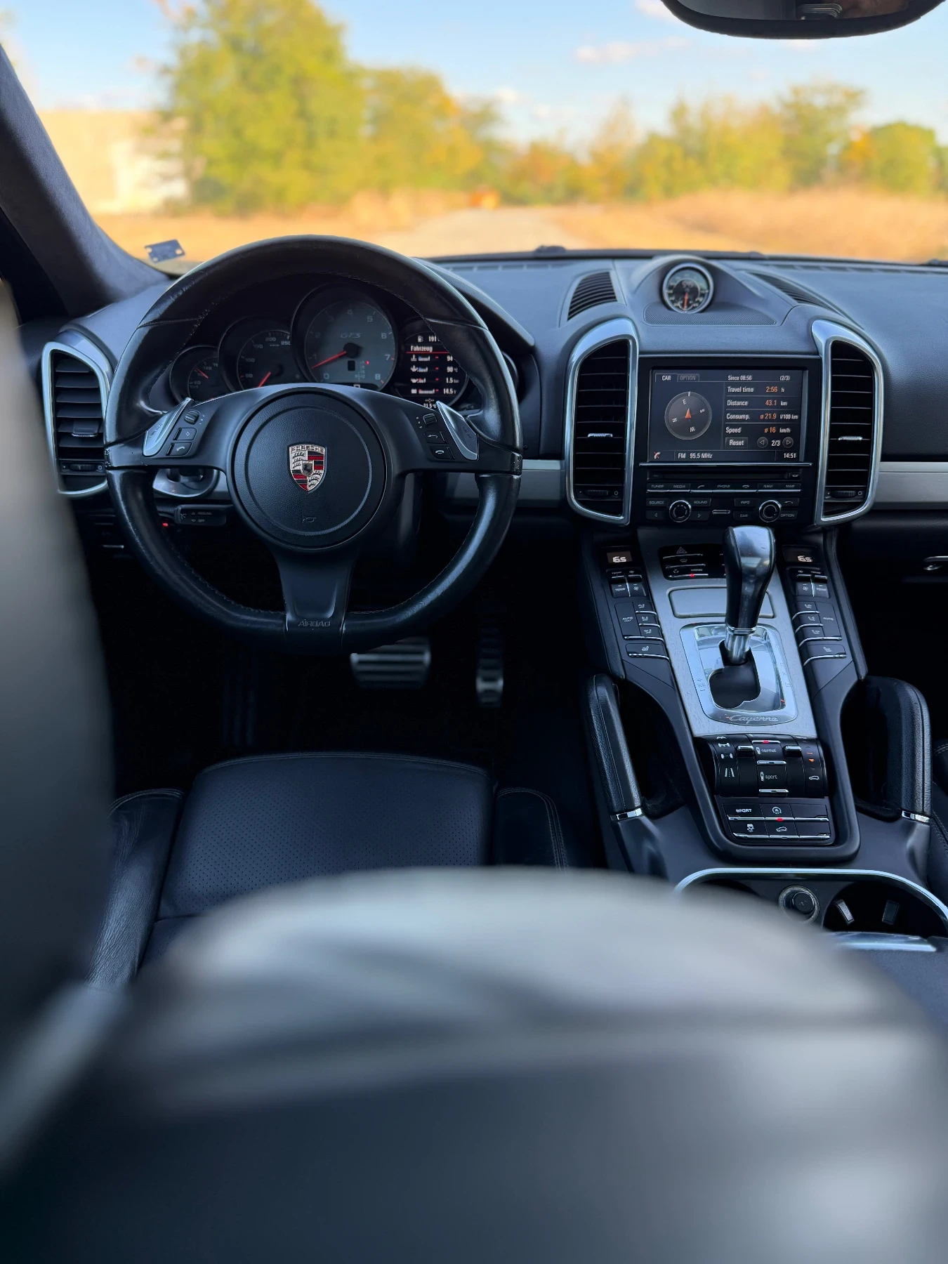 Porsche Cayenne 4.8 GTS /Chrono/Panorama/Camera/Memori/Navi/, снимка 10 - Автомобили и джипове - 56341215