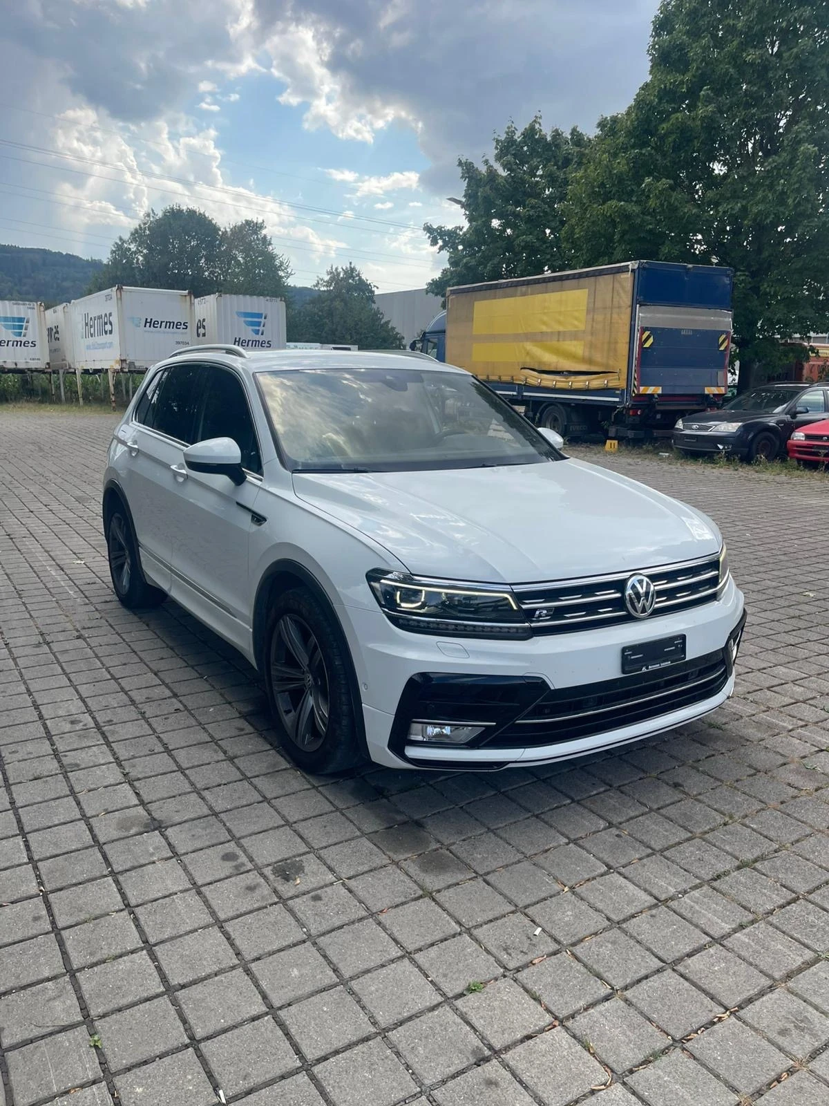 VW Tiguan 2.0D 190 k. / 4x4 / RL / FULL /, снимка 3 - Автомобили и джипове - 56714457