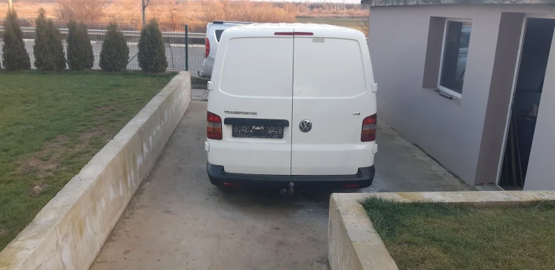 VW Transporter 1.9 TDI 105кс Хладилен, снимка 4 - Бусове и автобуси - 52921669