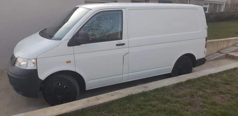 VW Transporter 1.9 TDI 105кс Хладилен, снимка 2 - Бусове и автобуси - 52921669