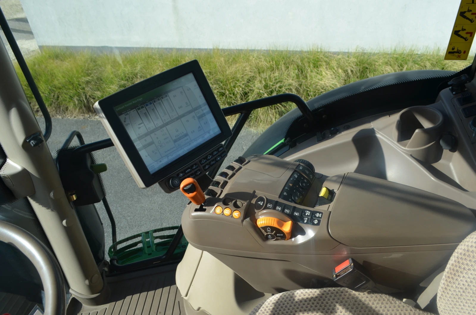 Трактор John Deere  6215R Direct Drive, снимка 11 - Селскостопанска техника - 56071849