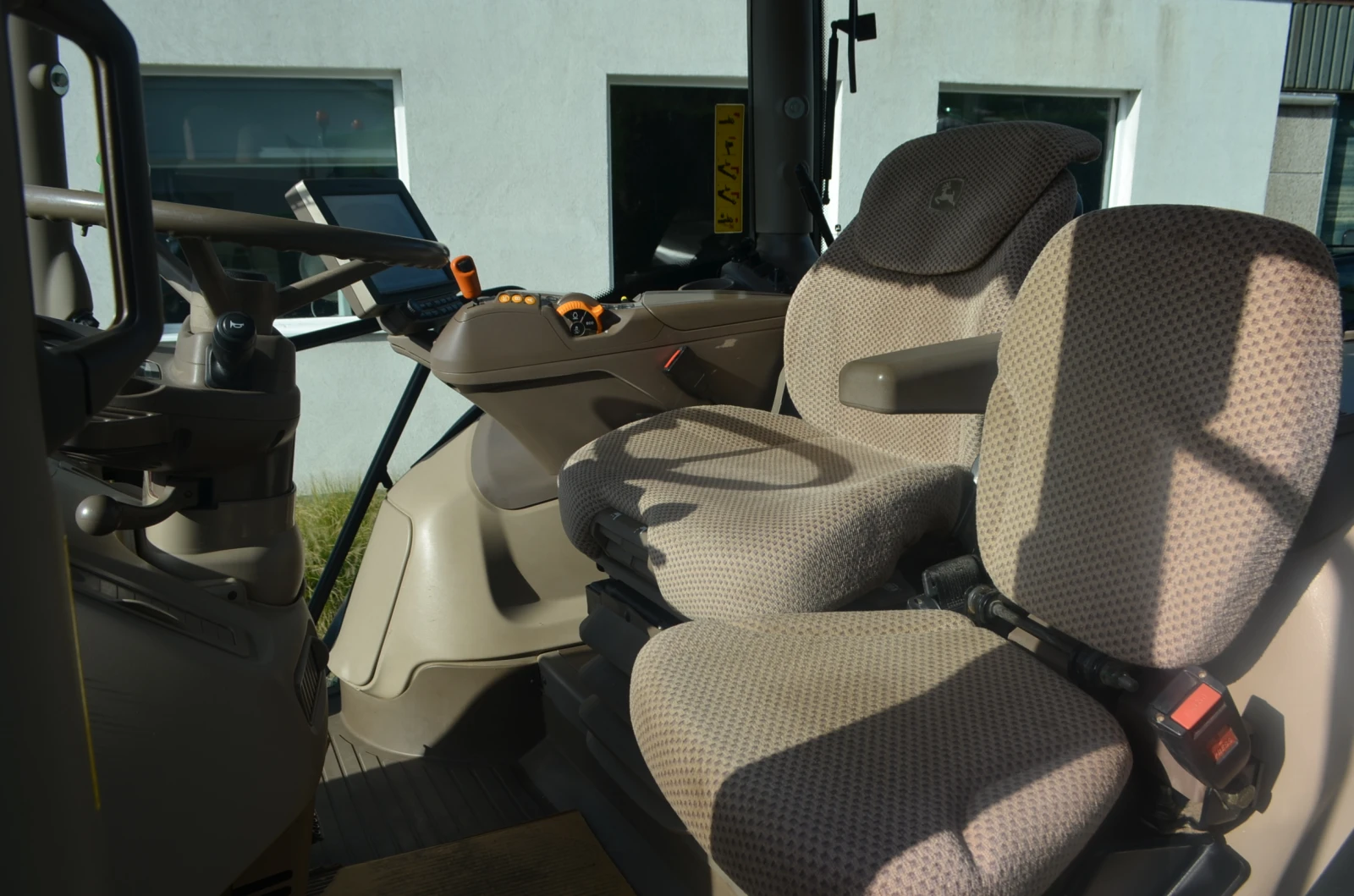 Трактор John Deere  6215R Direct Drive, снимка 9 - Селскостопанска техника - 56071849