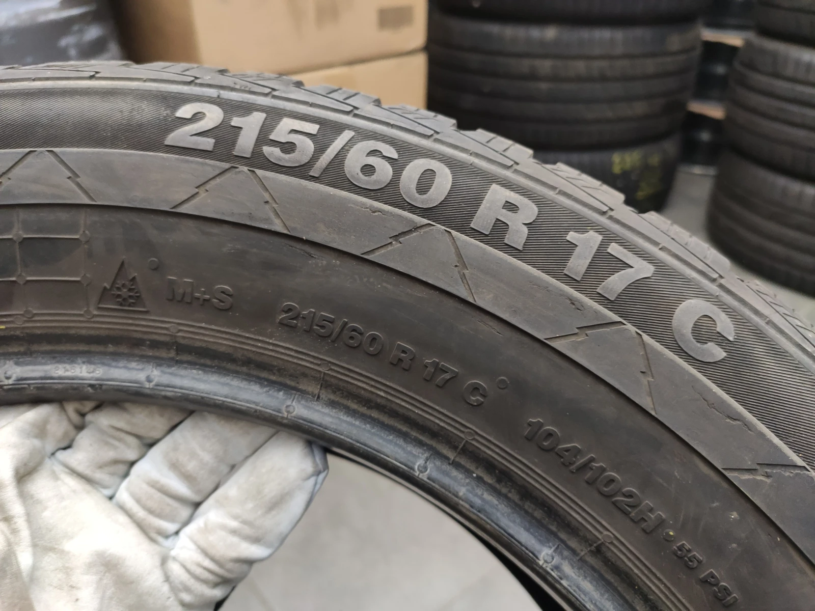 Гуми Зимни 215/60R17, снимка 4 - Гуми и джанти - 54806726
