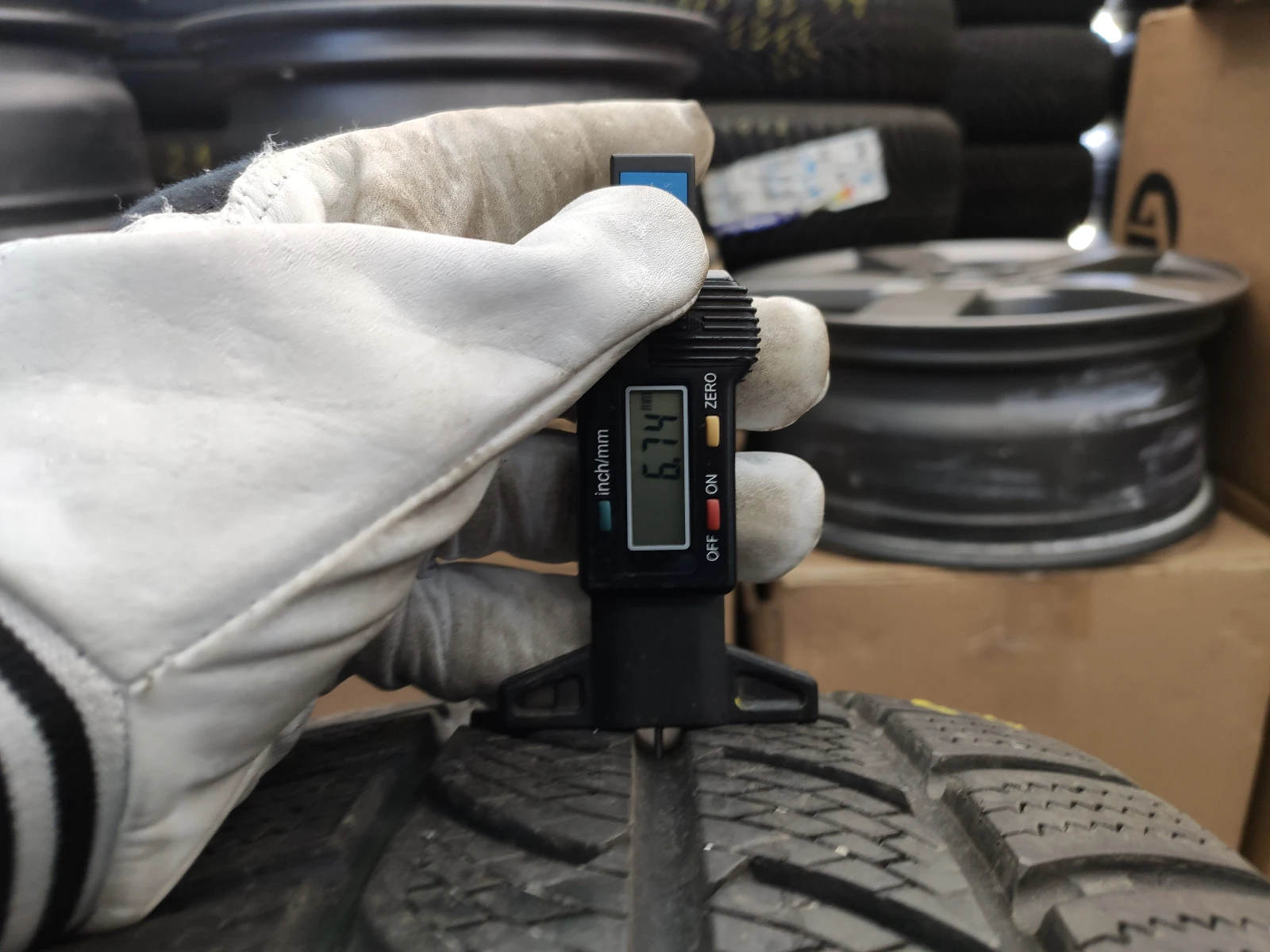 Гуми Зимни 215/60R17, снимка 3 - Гуми и джанти - 54806726