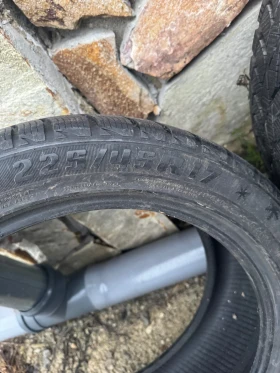 Гуми Зимни 225/45R17, снимка 3 - Гуми и джанти - 53168745