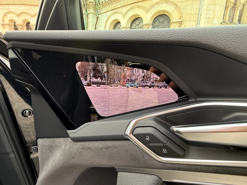 Audi E-Tron 55* S-Line* Quattro* Sportback* Head-Up* ЛИЗИНГ, снимка 12 - Автомобили и джипове - 50812627