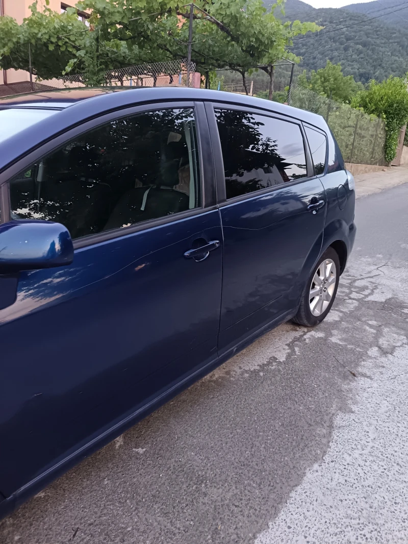 Toyota Corolla verso 2, 2 DFD, снимка 4 - Автомобили и джипове - 52845383