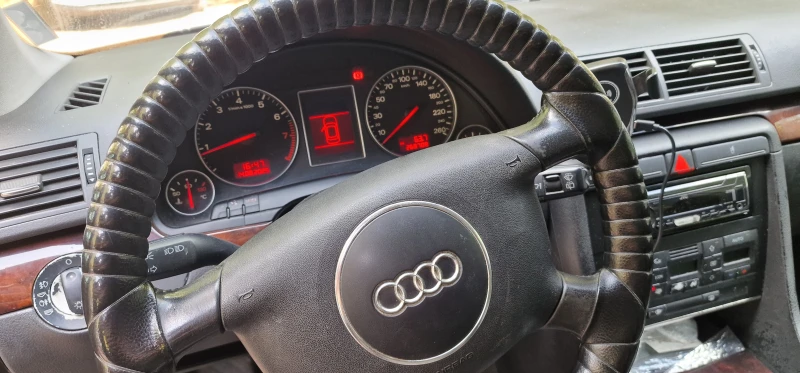 Audi A4 2.0, снимка 5 - Автомобили и джипове - 51443270