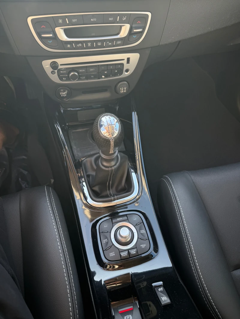 Renault Megane 1.4t/BOSSE/FULL/CH, снимка 8 - Автомобили и джипове - 51792226