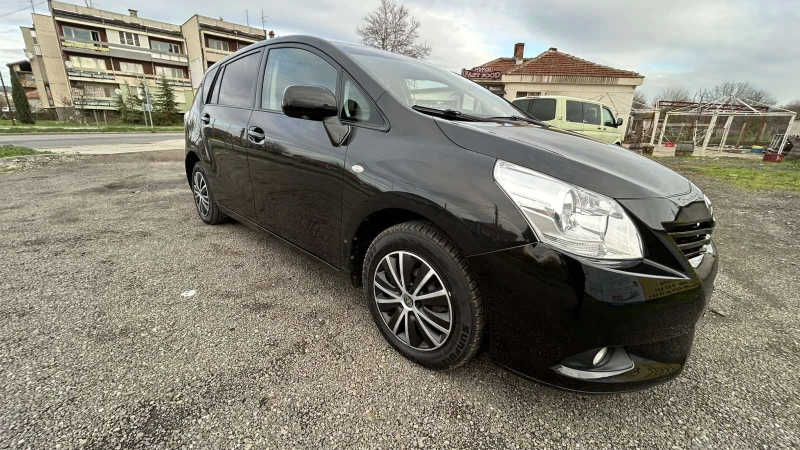 Toyota Verso, снимка 8 - Автомобили и джипове - 52738275