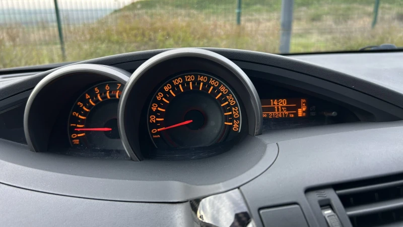 Toyota Verso, снимка 11 - Автомобили и джипове - 52738275