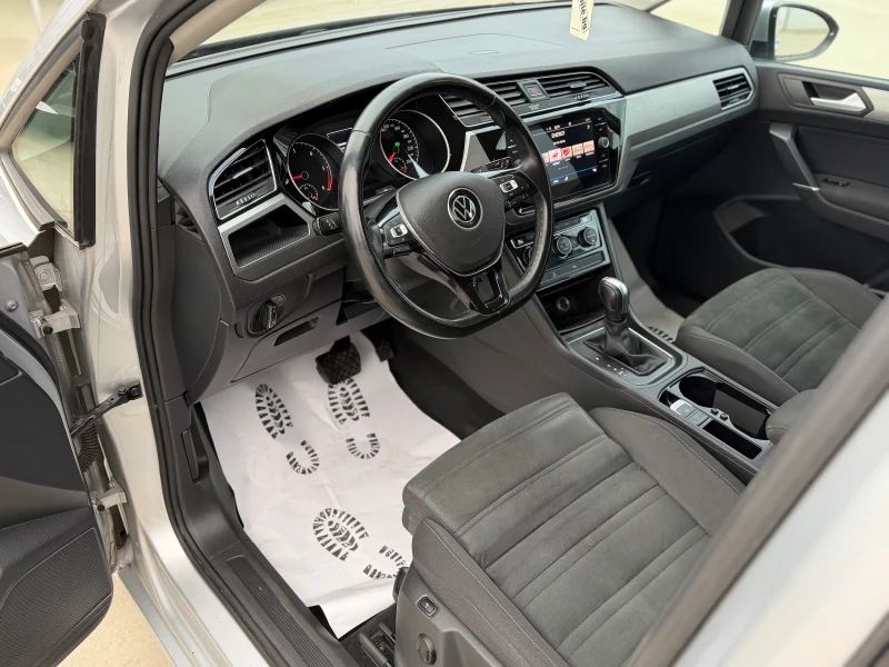 VW Touran 2.0 TDI Highline, снимка 11 - Автомобили и джипове - 53436894