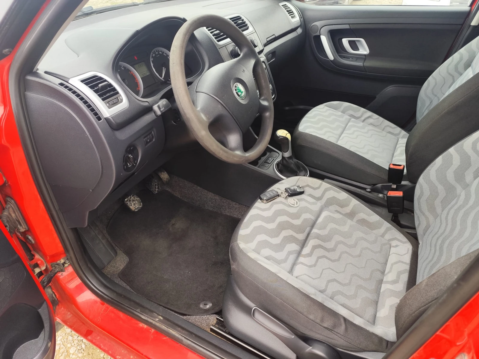 Skoda Fabia 1.4 бензин - изображение 10
