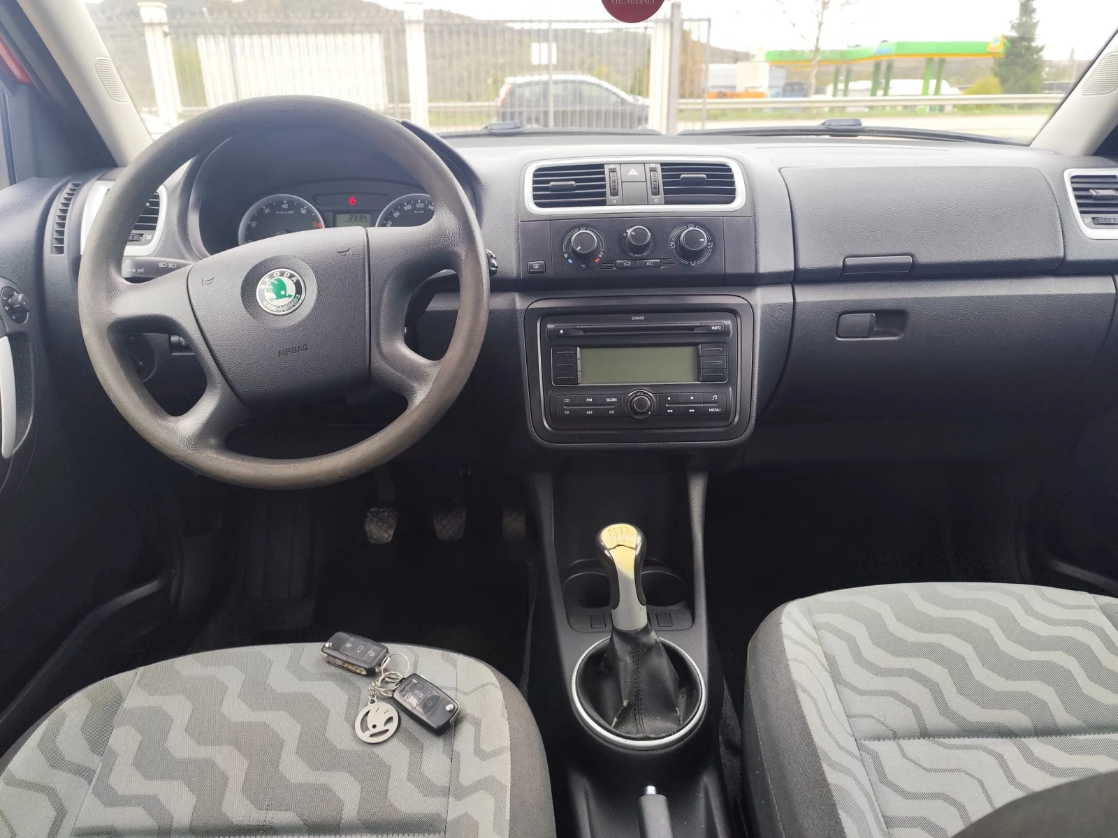 Skoda Fabia 1.4 бензин - изображение 9
